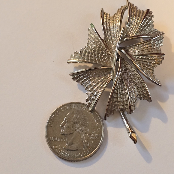 Vintage brooch abstract silver tone pin leaf leaves nature jewelry - Picture 9 of 10